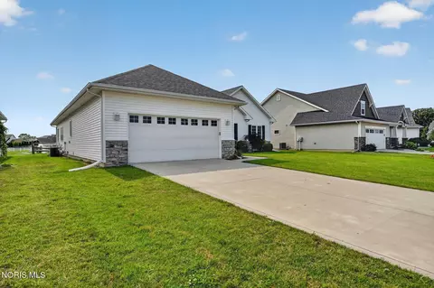 3927 Ten Mile Creek Dr, Sylvania, OH 43560