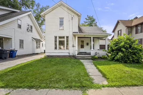 216 Buttonwood Ave, Bowling Green, OH 43402