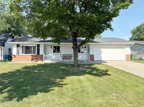 1029 Fort Dr, Bowling Green, OH 43402