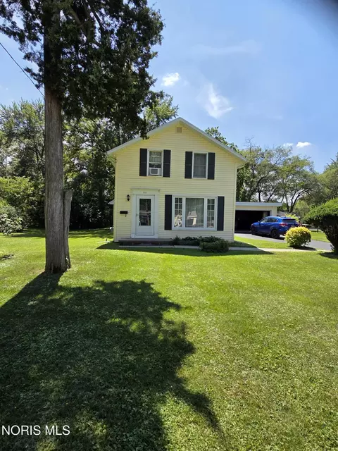 956 Cherry St, Perrysburg, OH 43551
