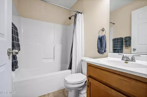 Bath - 714 Autumn Dr, Ada, OH 45810 photo 1 of 2