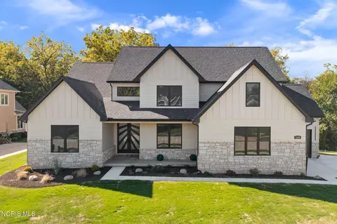 1266 Brookwoode Rd, Perrysburg, OH 43551