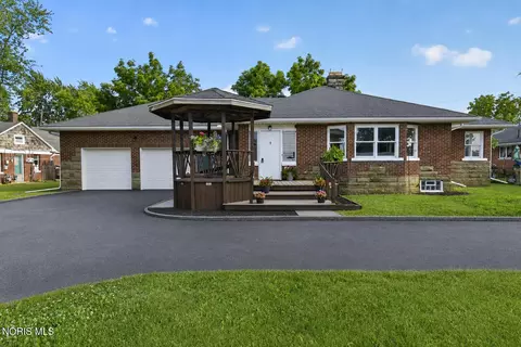 2826 Olde Curtice Rd, Northwood, OH 43619