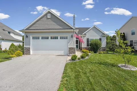 1050 N Ironwood Dr, Rossford, OH 43460