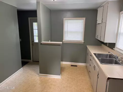 815 S Walnut St, Bryan, OH 43506 photo 3