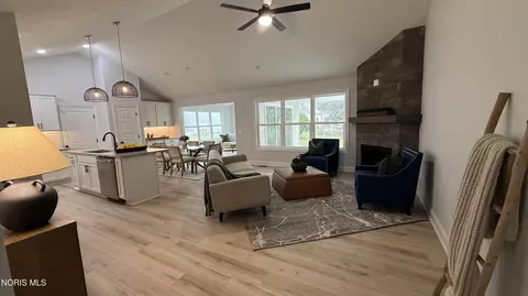 4550 Vineyard Rd, Toledo, OH 43623