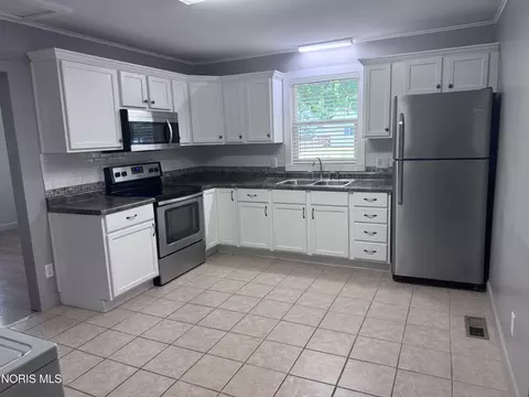 715 N Johnson St, Ada, OH 45810 photo 3
