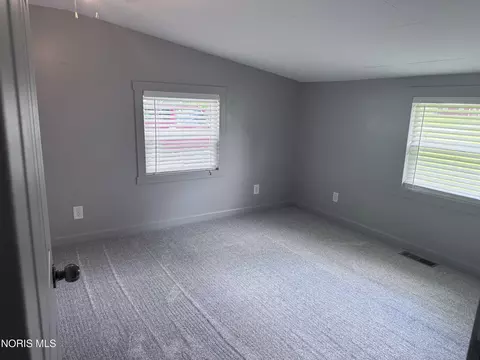 715 N Johnson St, Ada, OH 45810 photo 5
