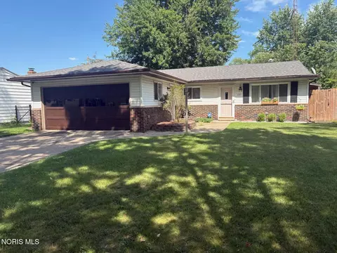 237 Shrewsbury St, Holland, OH 43528