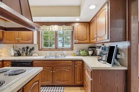 Kitchen - 19700 Needles Rd, Custar, OH 43511 photo 3 of 6