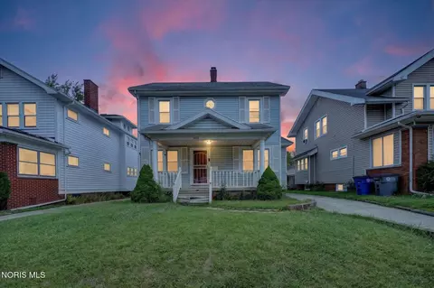 1448 Rollins Rd, Toledo, OH 43612