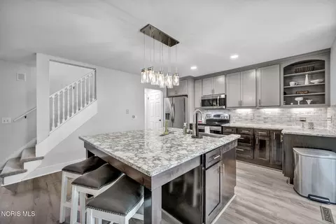 Kitchen - 3931 Hilltop Dr, Huron, OH 44839 photo 3 of 4