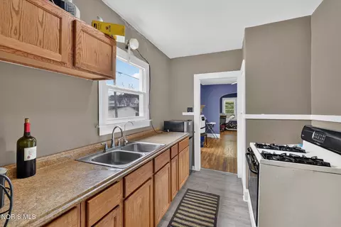 Kitchen - 209 Eldred Ave, Toledo, OH 43609 photo 1 of 4