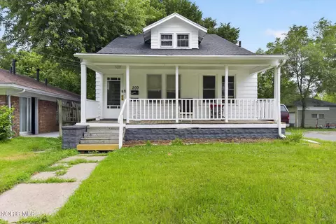 Exterior - 209 Eldred Ave, Toledo, OH 43609 photo 2 of 5