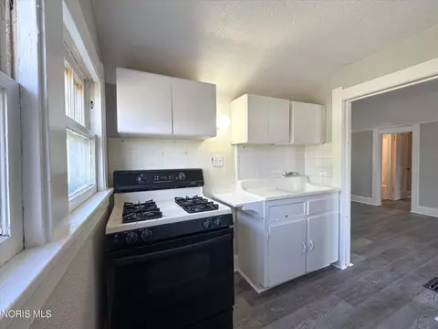 Kitchen - 209 Eldred Ave, Toledo, OH 43609 photo 4 of 4