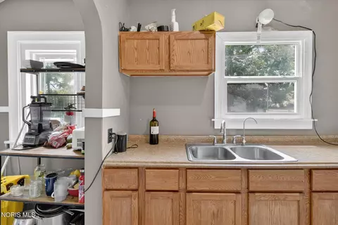 Kitchen - 209 Eldred Ave, Toledo, OH 43609 photo 2 of 4