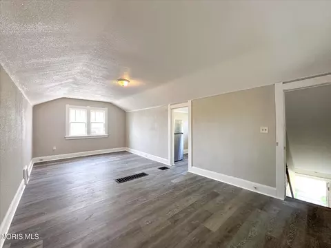 Living - 209 Eldred Ave, Toledo, OH 43609 photo 3 of 3