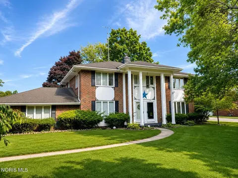 5751 Cresthaven Ln, Toledo, OH 43614