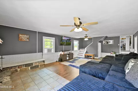 Living - 11176 County Road 6-75, Montpelier, OH 43543 photo 3 of 4