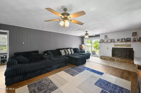 Living - 11176 County Road 6-75, Montpelier, OH 43543 photo 2 of 4