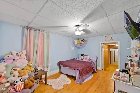 Bedroom - 11176 County Road 6-75, Montpelier, OH 43543 photo 5 of 10