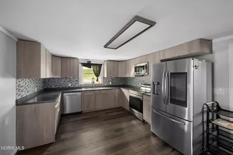 Kitchen - 11176 County Road 6-75, Montpelier, OH 43543 photo 1 of 3