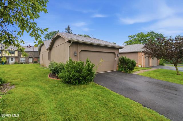 7 Meadowpond Dr, Perrysburg, OH 43551