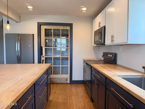 Kitchen - 314 E 316 E Hardin St, Findlay, OH 45840 photo 6 of 7