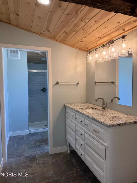 Bath - 314 E 316 E Hardin St, Findlay, OH 45840 photo 1 of 5
