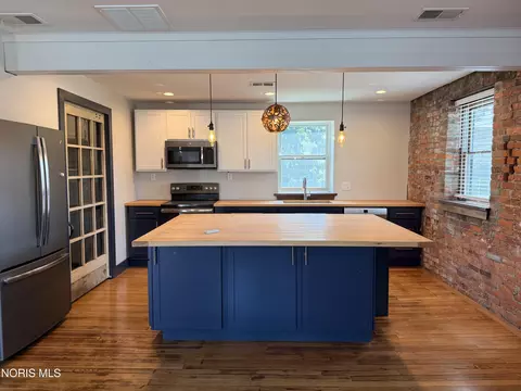 Kitchen - 314 E 316 E Hardin St, Findlay, OH 45840 photo 3 of 7