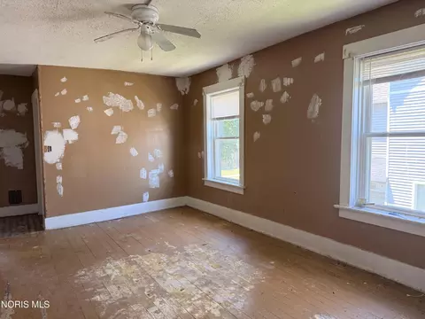 Living - 314 E 316 E Hardin St, Findlay, OH 45840 photo 2 of 2