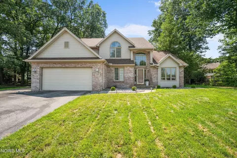 2327 Poplar Ct, Sylvania, OH 43560