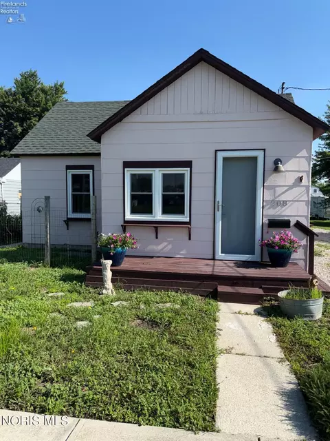 208 W Washington St, Oak Harbor, OH 43449
