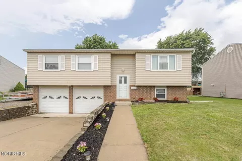 200 Farnstead Dr, Northwood, OH 43619