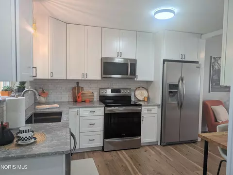 Kitchen - 349 Summit St, Upper Sandusky, OH 43351 photo 1 of 2