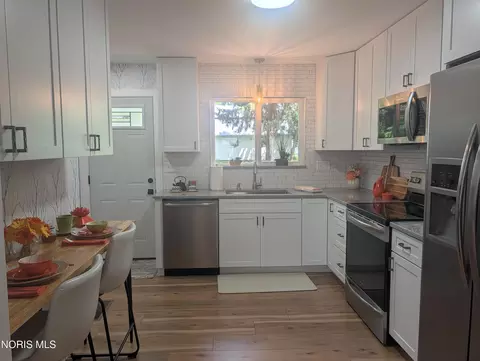 Kitchen - 349 Summit St, Upper Sandusky, OH 43351 photo 2 of 2