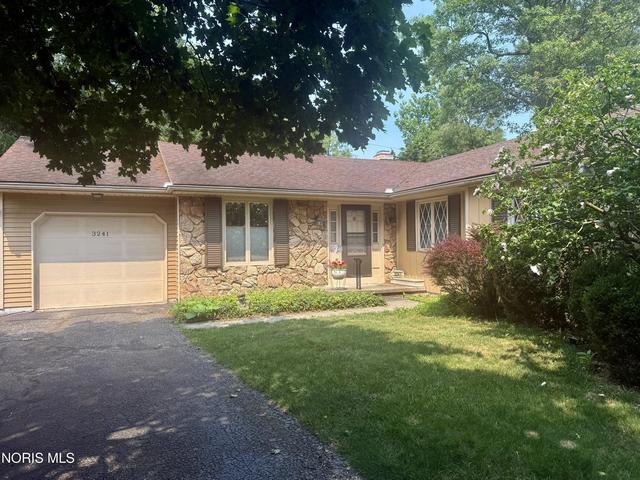 3241 Woodbrook Rd, Toledo, OH 43617