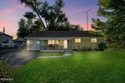 820 S Hill Park Dr, Holland, OH 43528