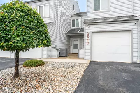 2510 W Village Dr, Toledo, OH 43614