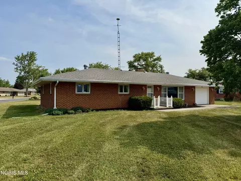 204 Catalina Dr, Defiance, OH 43512