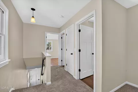 Entry Way - 2811 Castleton Ave, Toledo, OH 43613 photo 2 of 3