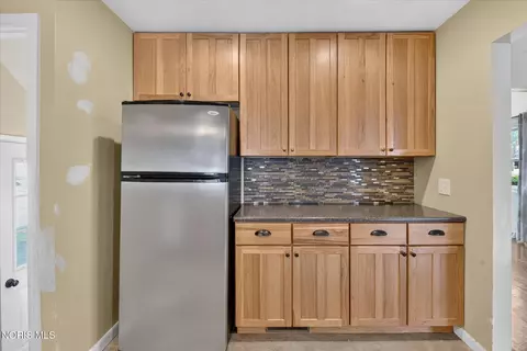 Kitchen - 2811 Castleton Ave, Toledo, OH 43613 photo 2 of 6