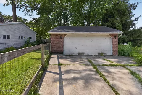 Exterior - 2811 Castleton Ave, Toledo, OH 43613 photo 10 of 10