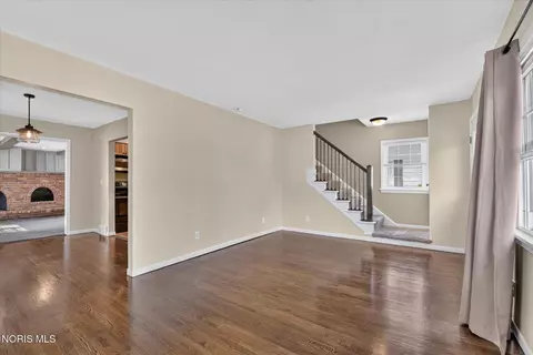 Living - 2811 Castleton Ave, Toledo, OH 43613 photo 3 of 8