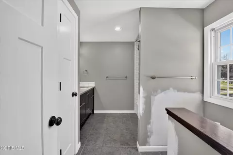 Bath - 2811 Castleton Ave, Toledo, OH 43613 photo 1 of 2