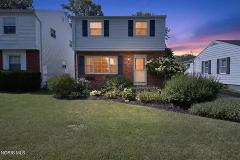 Exterior - 2811 Castleton Ave, Toledo, OH 43613 photo 1 of 10
