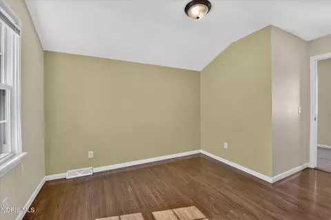 Bedroom - 2811 Castleton Ave, Toledo, OH 43613 photo 3 of 6