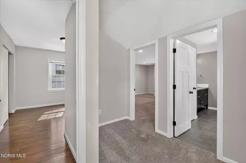 Entry Way - 2811 Castleton Ave, Toledo, OH 43613 photo 3 of 3