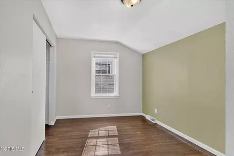 Bedroom - 2811 Castleton Ave, Toledo, OH 43613 photo 2 of 6