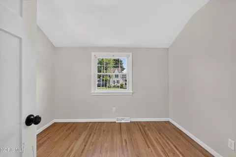 Bedroom - 2811 Castleton Ave, Toledo, OH 43613 photo 6 of 6